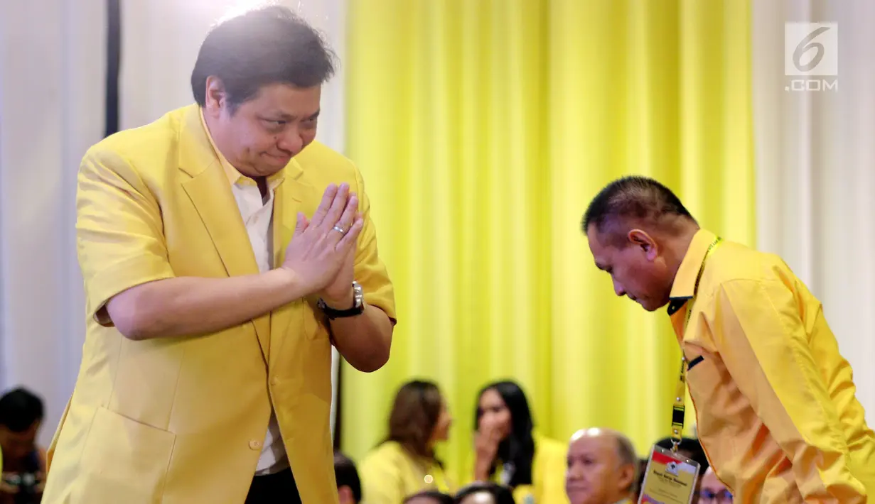 Ketua Umum Partai Golkar Airlangga Hartarto didampingi Menteri Sosial Idrus Marham dan petinggi Partai Golkar menghadiri Rakernas Partai Golkar di Jakarta, Kamis (22/3). Rakernas Golkar akan berlangsung pada 22-23 Maret 2018. (Liputan6.com/JohanTallo)