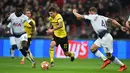 Aksi Christian Pulisic pada leg 1, 16 besar Liga Champions yang berlangsung di stadion, Wembley, London, Kamis (14/2). Tottenham Hotspur menang 3-0 atas Borussia Dortmund (AFP/Glyn Kirk)