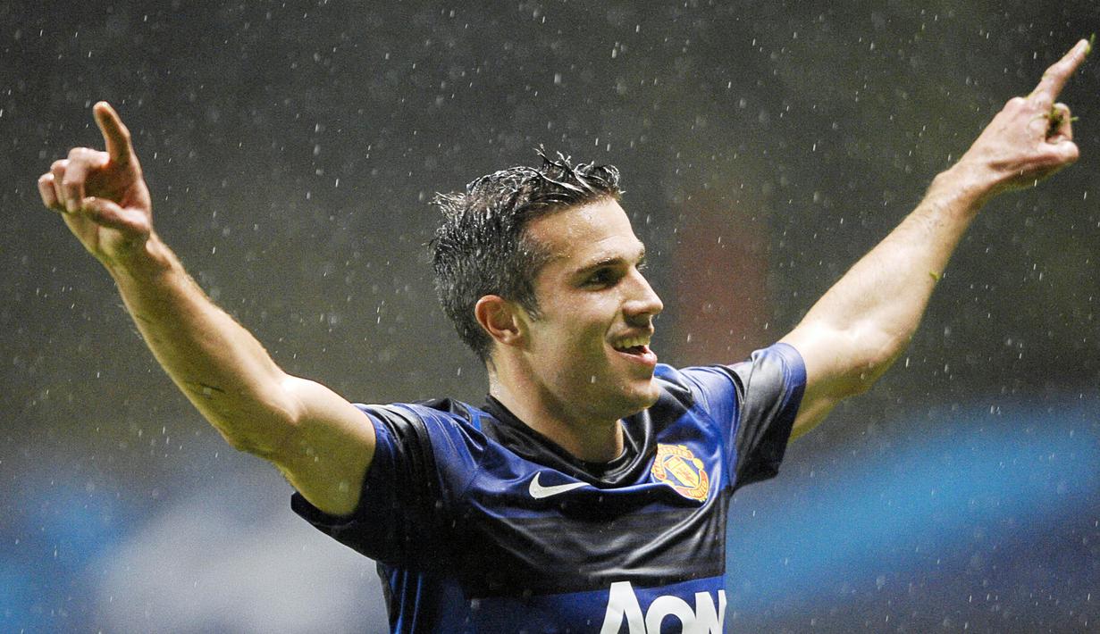 2. Robin van Persie - Mantan bintang Arsenal ini berlabuh ke Old Trafford pada tahun 2012. Harga striker berkebangsaan Belanda itu mencapai 27,63 juta pounds atau sekitar Rp523 miliar. (AFP/Miguel Riopa)