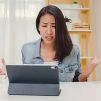Ilustrasi perempuan bekerja/copyrightshutterstock/Tirachard Kumtanom