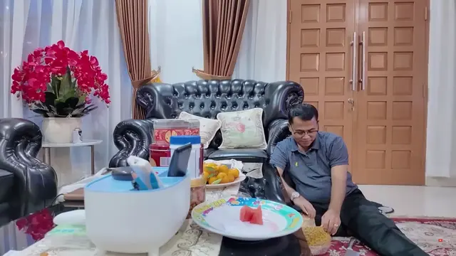 Potret Ruang TV Rumah Haji Faisal dan Mama Fuji