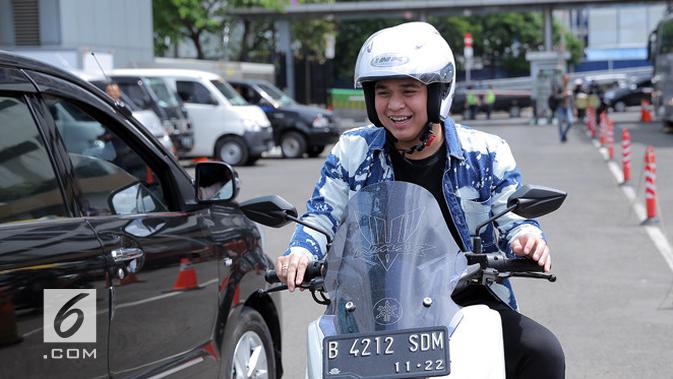 Belum lama ini, Bily Syahputra dikabarkan bangkrut. Apalagi belum lama ini mobil kesayangan peninggalan almarhum Olga Syahputra juga telah dijual. (Deki Prayoga/Bintang.com)