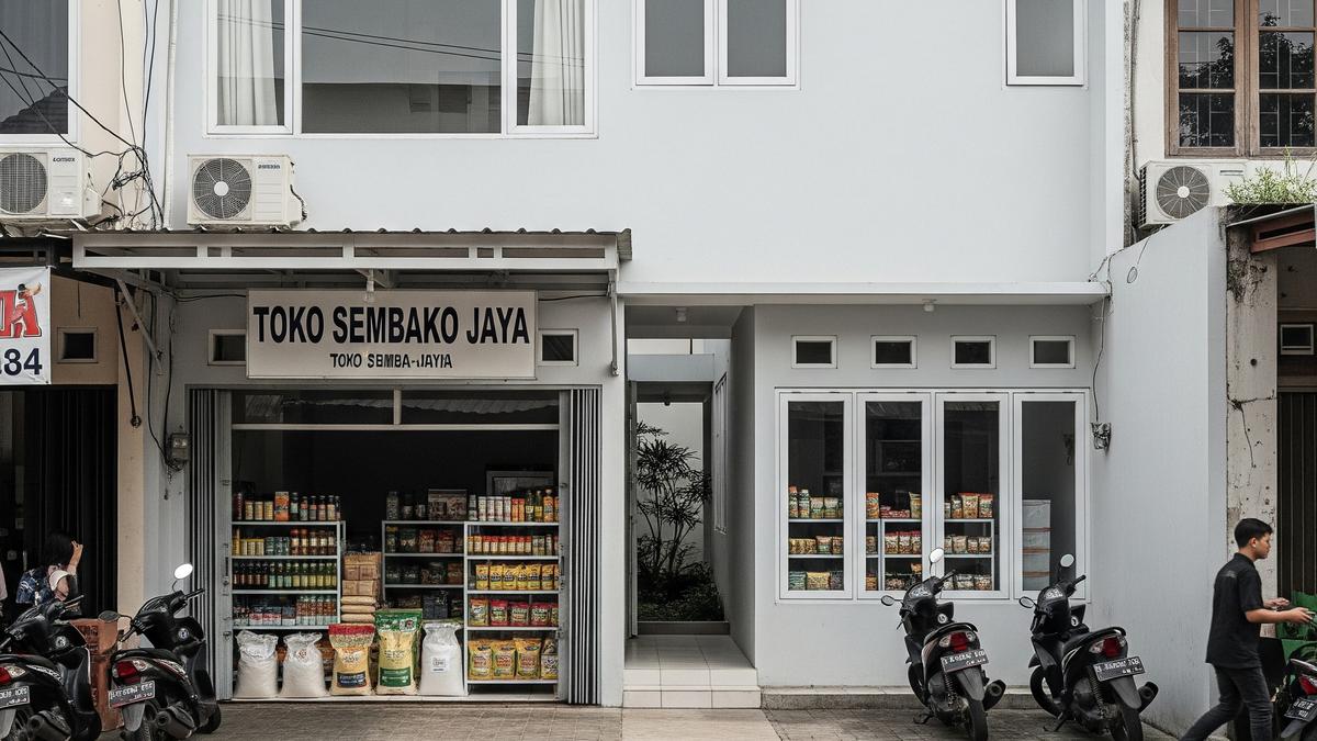 7 Inspirasi Rumah Minimalis dengan Ruko di Depan dan Hunian di Belakang yang Nyaman