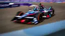 Pebalap Nio 333 Racing, Dan Ticktum memacu mobilnya saat sesi latihan bebas Jakarta E-Prix 2023 yang berlangsung di Jakarta Intenational E-Prix Circuit (JIEC), Ancol, Jakarta, Jumat (02/06/2023). (Bola.com/Bagaskara Lazuardi)