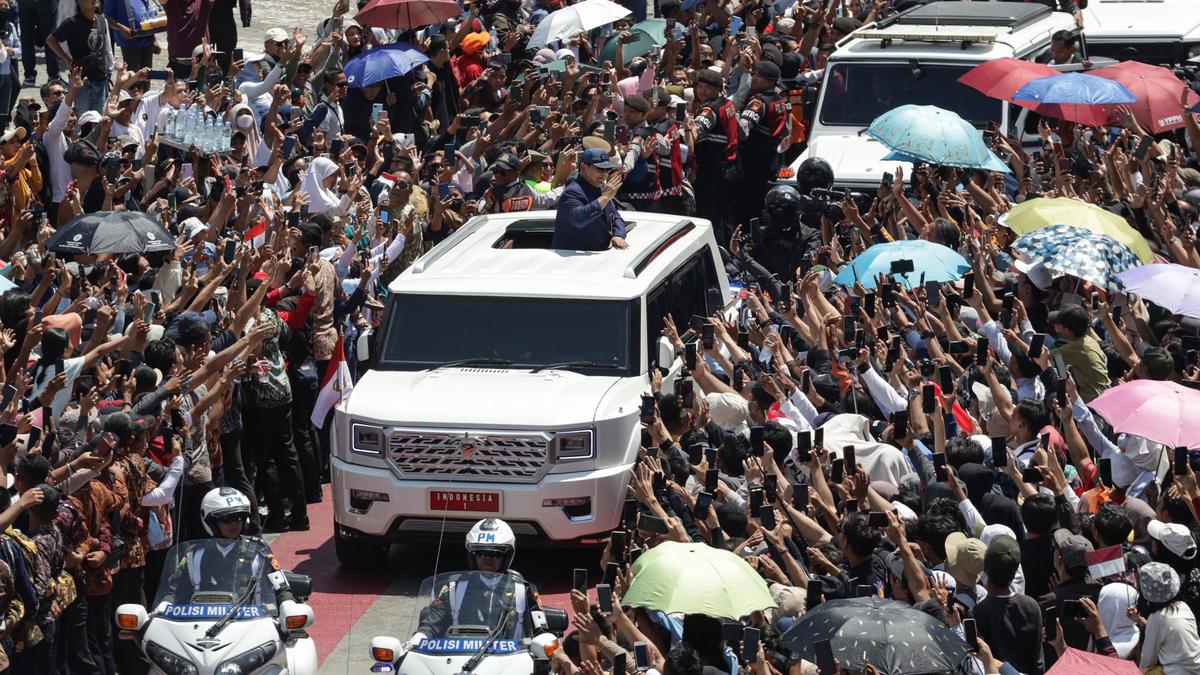 Menuju Istana Negara, Presiden Prabowo Subianto Sapa Warga Berita Viral Hari Ini Minggu 20 Oktober 2024