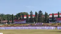 Pelantikan calon Pamong Praja Muda lulusan IPDN Angkatan XXVI di lapangan Parade Abdi Praja, Kampus IPDN, Jatinangor, Jawa Barat, Selasa (6/8/2019). (Merdeka.com/Intan Umbari Prihatin)