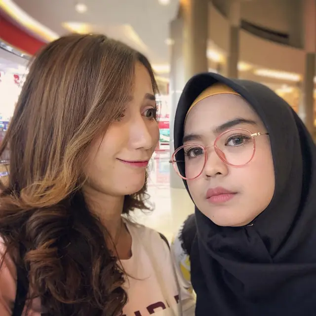 Jadi Bridesmaid, Ini 6 Potret Persahabatan Ria Ricis dan Marissa Chacha