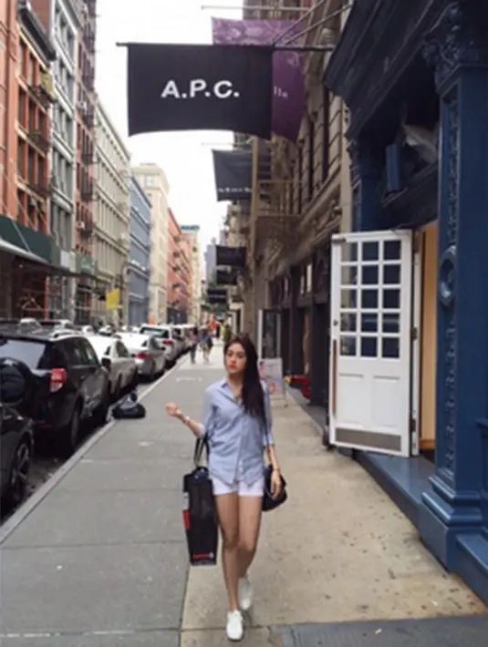 Rencananya, Sunshine Becomes You akan rilis pada 24 Desember 2015 mendatang. (Via Twitter/@NabilahJKT48)