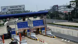 Pengendara memasuki gerbang tol Margonda II, Depok, Jawa Barat, Selasa (4/6/2019). Pembukaan ruas tol Cijago Seksi II secara fungsional tersebut dimulai 3 Juni 2019 pukul 14.00 WIB hingga 10 Juni 2019 pukul 14.00 WIB. (Liputan6.com/Helmi Fithriansyah)