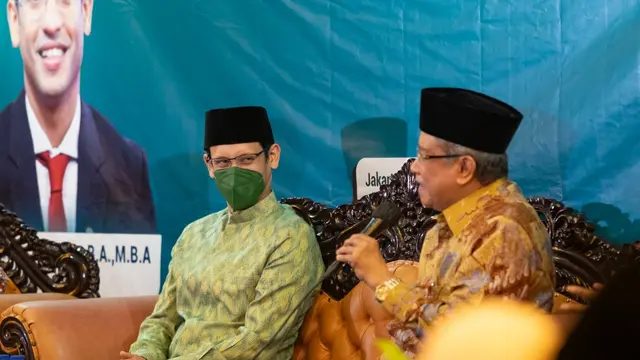 Mendikbudristek Nadiem Anwar Makarim dan Ketua Umum PBNU Said Aqil Siroj di kantor PBNU, Jakarta, Rabu 3 November 2021.