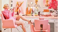 Glam room Kylie Jenner yang dihiasi dengan poster Barbie. (dok. Instagram @kyliejennerhouse/https://www.instagram.com/p/BtgdA_1AStF/Esther Novita Inochi)