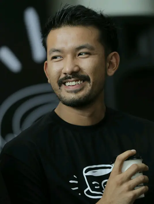 Tidak hanya itu, kabarnya Rio pun tidak memiliki persiapan secara khusus menyambut anak pertamanya. Ia mengatakan lebih memikirkan masa depan anak ke depannya seperti apa, dan persiapan financial lebih diutamakan Rio. (Galih W. Satria/Bintang.com)