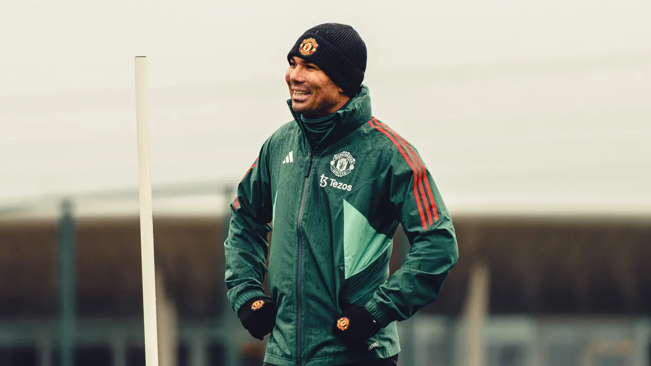Foto: Momen Pemain MU saat Latihan Jelang Melawan Bayern Munchen, Ada yang Minta Gendong Hingga Hadirnya Martinez dan Casemiro