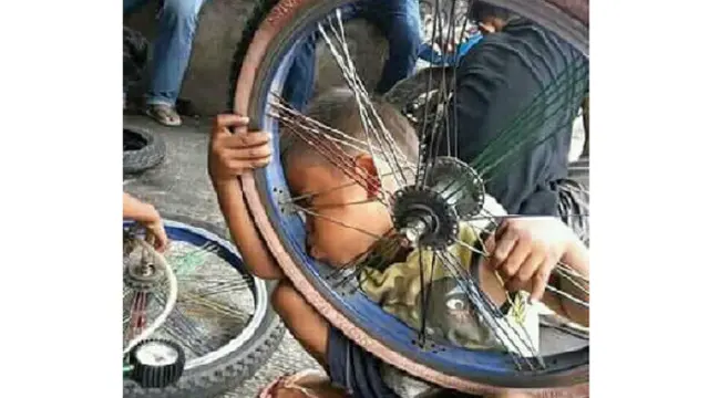 10 Aksi Kocak Anak-anak ini Bikin Kangen Masa Kecil