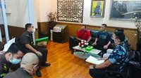 Proses administrasi pembebasan bersyarat narapidana teroris di Kejari Pekanbaru. (Liputan6.com/M Syukur)