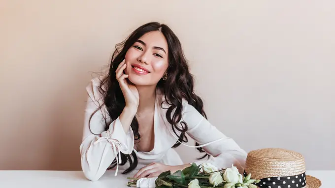 perempuan ragu berpikir