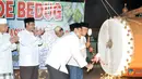 Keluarga besar Prajurit Marinir Pasmar-1 turut memeriahkan Takbiran dengan menggelar Parade Bedug yang dilaksanakan di Masjid Al-Akbar Surabaya, Selasa (30/8).
