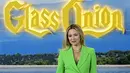 Aktris AS Kate Hudson berpose selama sesi pemotretan untuk pemutaran perdana film "Glass Onion: a knife out misteri" di Madrid, pada 19 Oktober 2022. Aktris berusia 43 tahun itu tampil memukau dengan setelan jas hijau neon saat ia tampil di karpet merah di Madrid. (AFP/Javier Soriano)