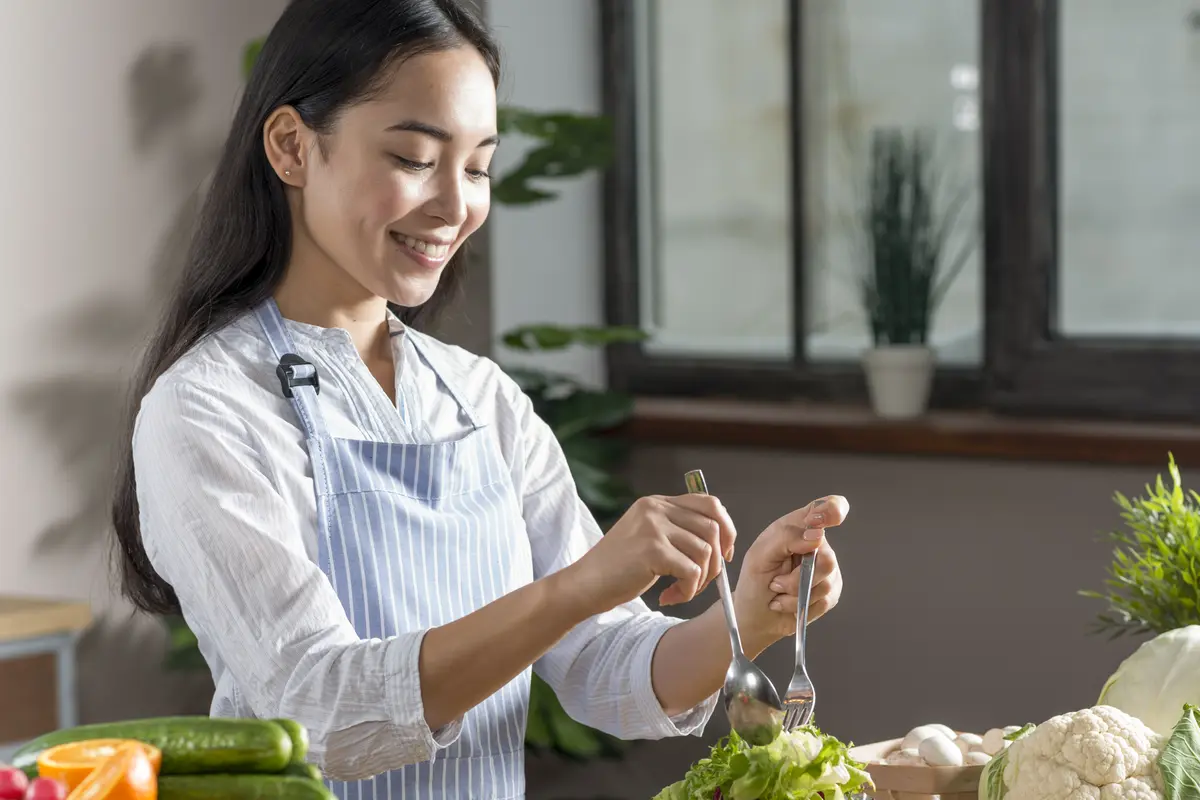 wanita februari memasak