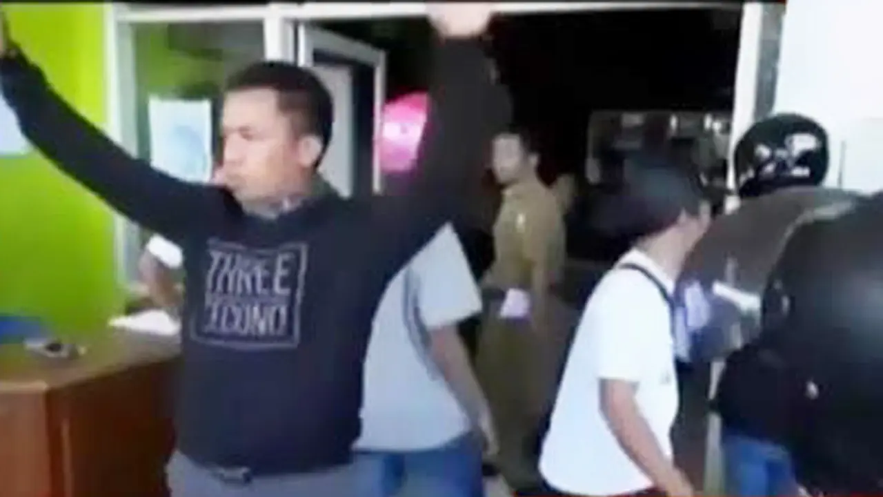 Segmen 1: Unjuk Rasa di Makassar hingga Longsor di Cimahi