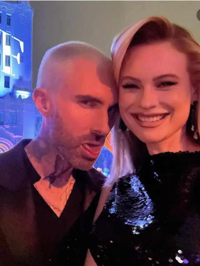 Tampilan serba hitam Adam Levine dan Behati Prinsloo di After Party Oscar 2023, credit: Instagram/(@behatiprinsloo)