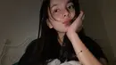 Selfie merupakan gaya berfoto yang sering dilakukan oleh tak sedikit orang, tak terkecuali Nabila Zavira. Selain unggah potret dirinya dengan full body atau seluruh badan, bintang sinetron Cinta Amara ini juga kerap kali melakukan selfie. Meski wajahnya jadi terlihat jelas, tak mengurangi pesona artis berusia 21 tahun ini. (Liputan6.com/IG/@nabilazaviraa_)