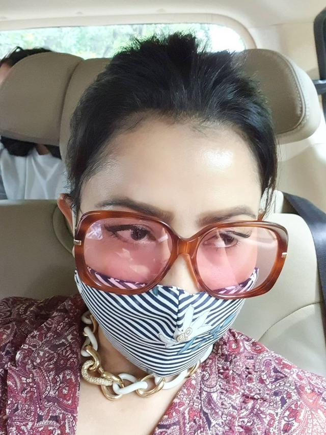 6 Potret Mayangsari Pakai Masker Fashion dan Kacamata Mewah, Disukai Syahrini - ShowBiz Liputan6.com