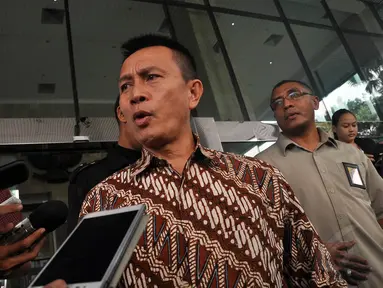 Ketua Komisi Yudisial (KY) Suparman Marzuki mendatangi kantor KPK, Jakarta, Senin (6/10/14). (Liputan6.com/Miftahul Hayat)