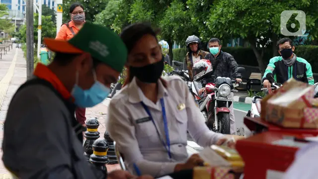 FOTO: Hindari Tilang dan Tarif Parkir Mahal, Ratusan Kendaraan di Jakarta Ikut Uji Emisi