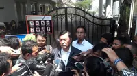 Menteri Koordinator Bidang Kemaritiman Luhut Binsar Panjaitan mengaku diutus capres petahana Jokowi untuk bertemu capres nomor urut 02 Prabowo Subianto.