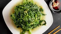 Ilustrasi tumis sayur kangkung daun bawang putih/copyright freepik.com/stockking