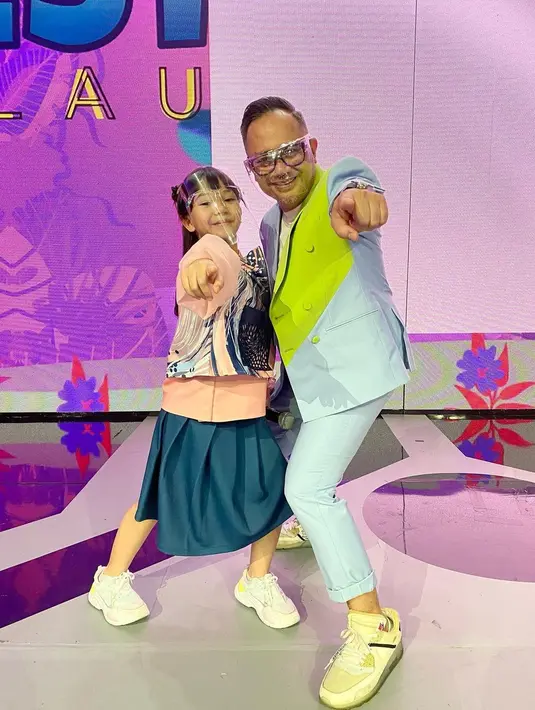 “Karena sama bundanya, saat awal pandemi, Mona lagi hamil tua, sekitar tujuh delapan bulan gitu. Jadi nggak mungkin dia ikutan,” lanjutnya. (Instagram/indrabrasco)