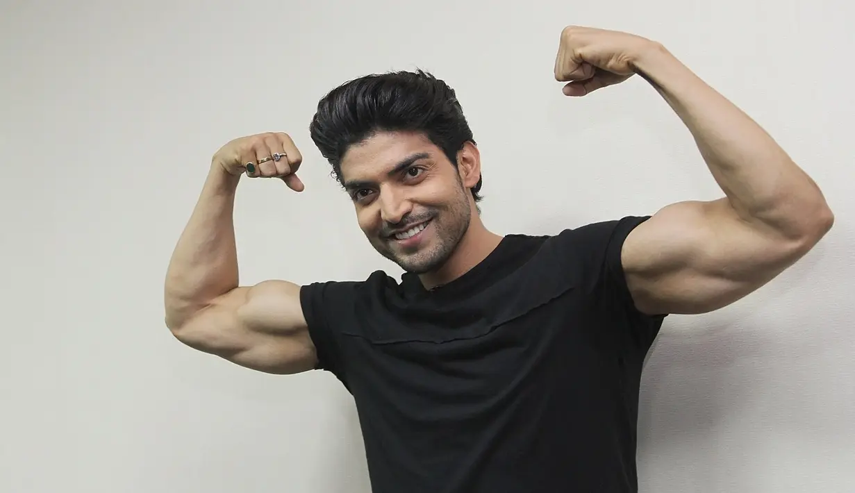 Gurmeet yang sebelumnya belum pernah terlibat acara komedi, mengaku sangat menikmati. Selain Gurmeet, artis India lain adalah Shakti Arora, Faisal Khan, Mrunal Jain, Devoleena Bhattarcharjee, Vishal, dan Ankit Bhatia. (Bambang E. Ros/Bintang.com)
