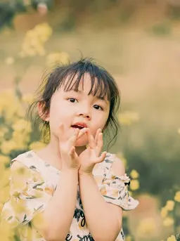 Cara yang tepat untuk memberi pujian yang tepat agar anak merasa dihargai dan tumbuh percaya diri. (Foto: ymyphoto/Pixabay)
