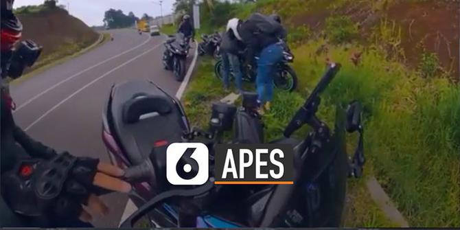 VIDEO: Apes, 2 Motor Penolong Jatuh Saat Bantu Korban Kecelakaan
