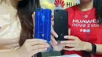 Huawei Nova 2 Lite hadir dalam dua warna, yakni biru dan hitam (Liputan6.com/ Agustin Setyo W)