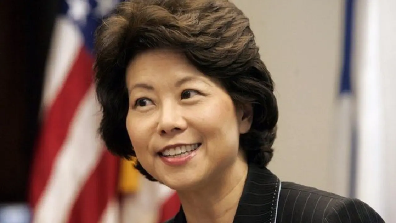 Elaine Chao ditunjuk oleh Donald Trump untuk mengisi posisi menteri transportasi