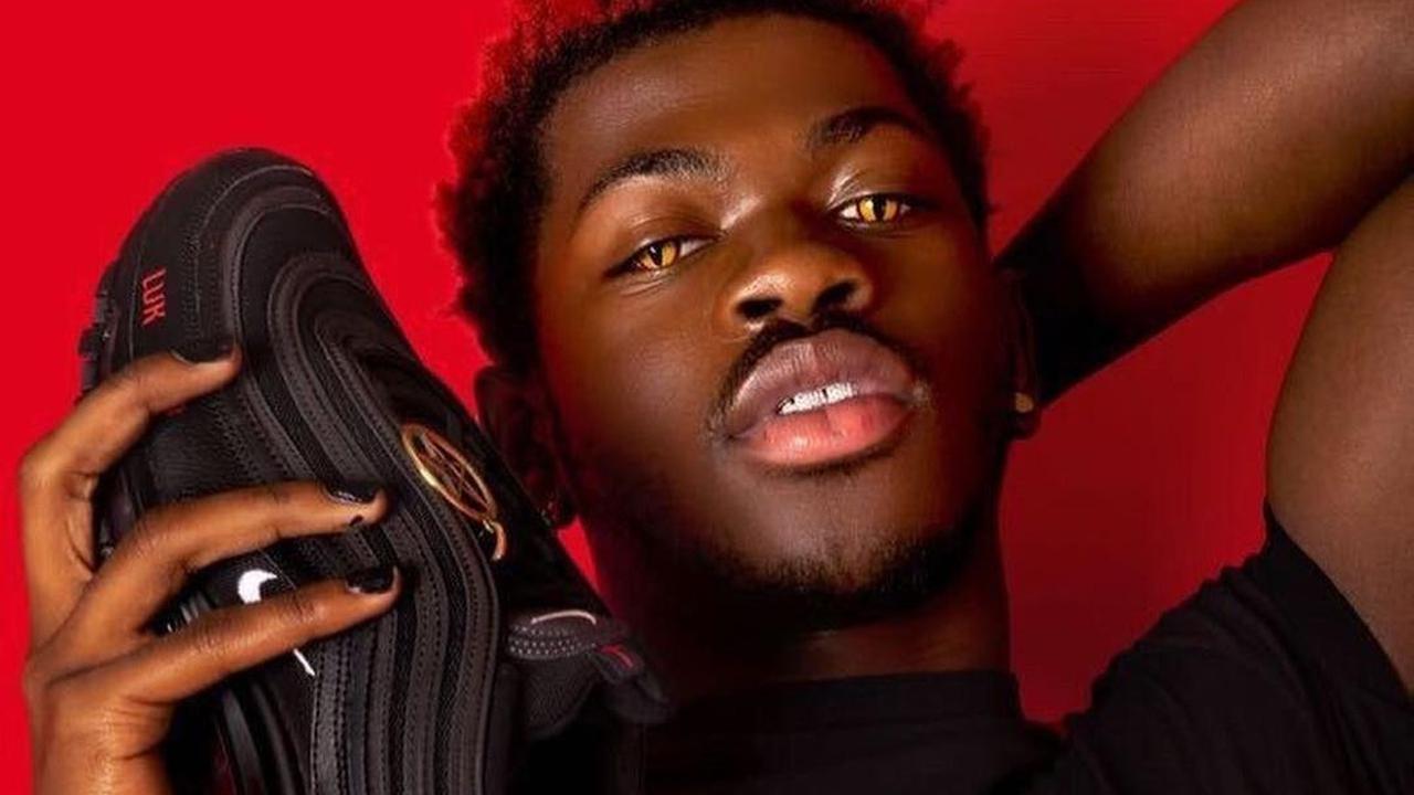 Nike Gugat Produsen 'Sepatu Setan' Rancangan Rapper Lil Nas X