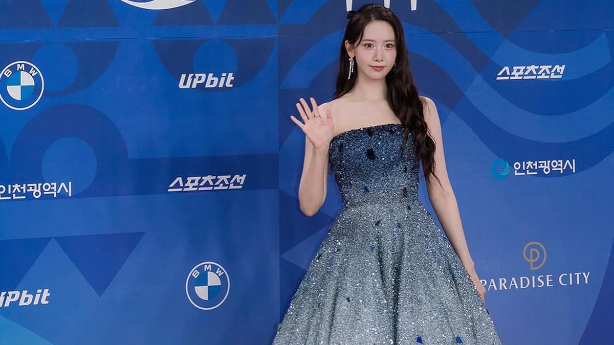 Deretan Momen Mengejutkan dari Karpet Merah Blue Dragon Series Awards 2025, Yoona Jatuh dengan Anggun
