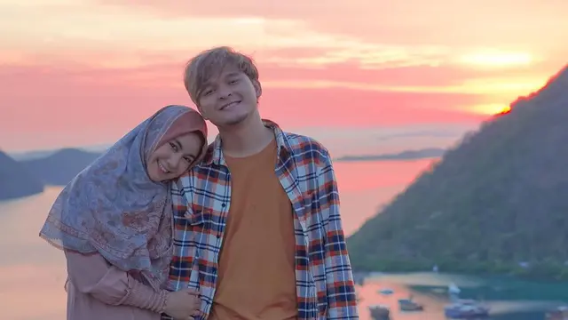 6 Potret Liburan Anisa Rahma dan Anandito Dwis di Labuan Bajo, Romantis