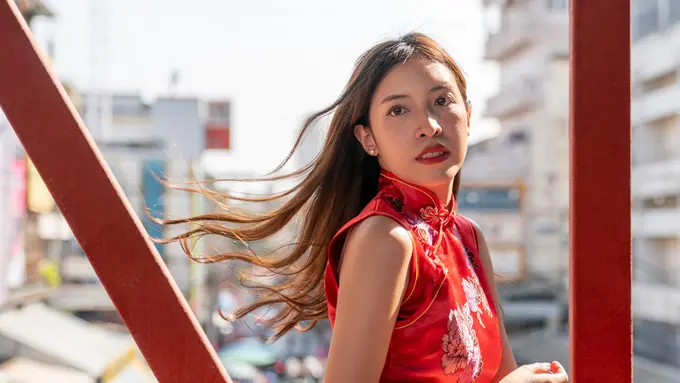 perempuan imlek shio rambut panjang