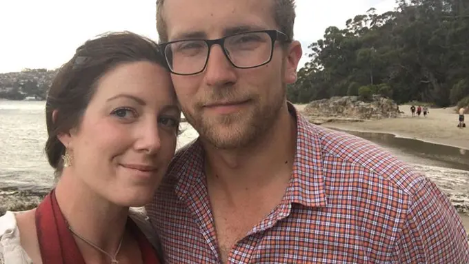 Wanita Ini Nggak Sadar Sudah Setahun Mengenakan Cincin Lamarannya