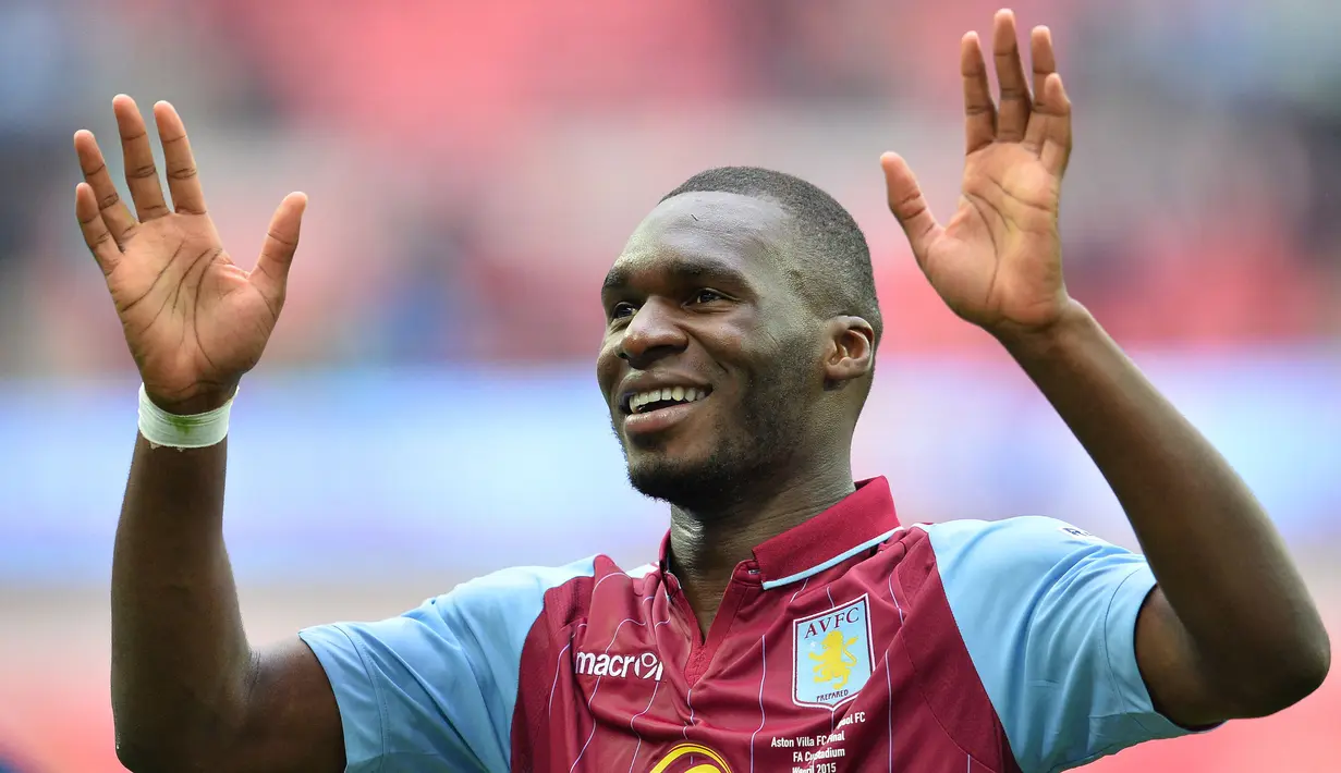 Christian Benteke yang kini tengah menjalani musim kedua bersama DC United di MLS tercatat menjadi pemain aktif dnegan jumlah gol terbanyak kedua bagi Aston Villa. Tiga musim membela The Villans mulai 2012/2013 hingga 2014/2015, striker asal Belgia ini total mencetak 49 gol dari 101 laga di semua ajang kompetisi. (AFP/Glyn Kirk)