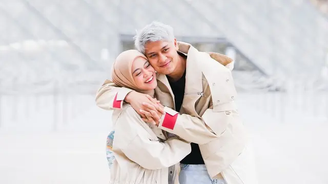 7 Potret Lesty Kejora dan Rizky Billar Liburan di Paris, Pamer Kemesraan