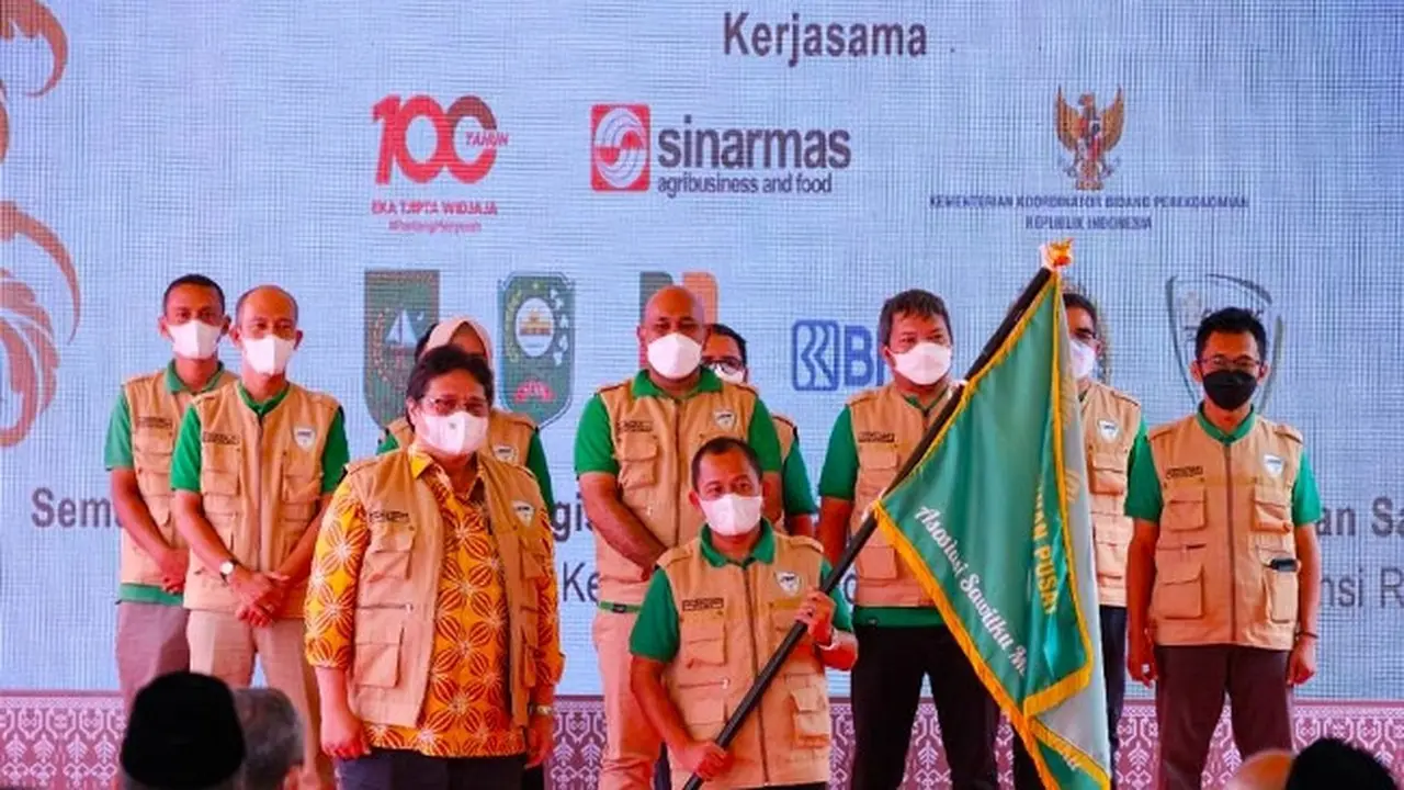 Menko Perekonomian Airlangga Hartarto mengukuhkan pengurus DPP dan DPW Samade.