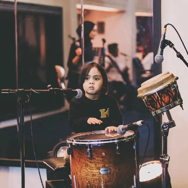 Calon Bintang, Ini 6 Gaya Sekala Bumi Anak Ayudia saat Main Gendang