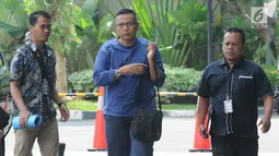Terpidana mantan Kepala Pusat Data dan Sistem Informasi Sekretariat Jenderal Kemendagri, Dudy Jocom (tengah) memenuhi panggilan penyidik KPK di Jakarta, Kamis (9/5/2019). Dudy diperiksa sebagai saksi dalam kasus dugaan korupsi proyek kampus IPDN di Gowa, Sulawesi Selatan. (merdeka.com/Dwi Narwoko)