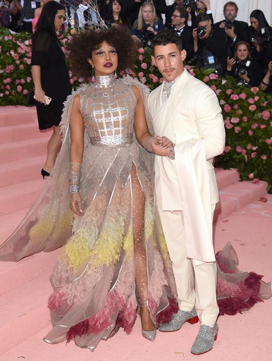 Foto Penampilan Nyentrik Pesohor Dunia Saat Hadiri Met Gala 2019 Showbiz Liputan6 Com