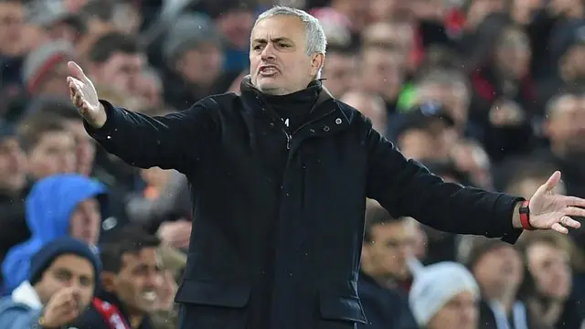 Manchester United (MU) telah memecat Jose Mourinho sebagai manajer Setan Merah, sebutan MU. Pemecatan Mourinho dilakukan manajemen MU setelah tim menelan kekalahan dari Liverpool.