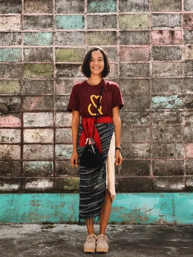 7 Potret Gaya Putri Marino yang Gemar Berkain, Tetap Terlihat Stylish dan Modern